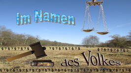 Collage - Richterhammer, Waage, Paragrafzeichen. Text ‚Im Namen des Volkes‘ vor Landschaftshintergrund.