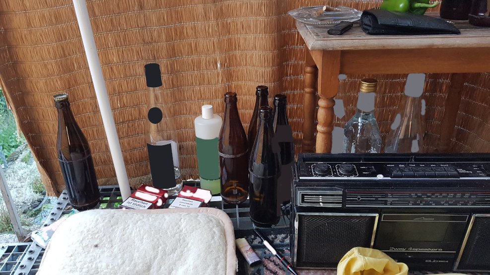 Die Terasse vom Alkoholkonsum gezeichnet.