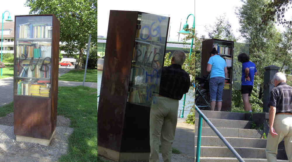 Bücherschrank draußen in der Stadt