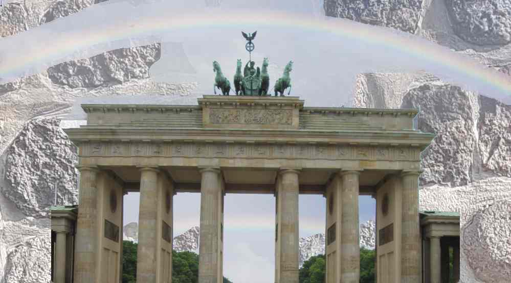 Kollage: Brandenburger Tor-blick nach osten. Umgeben von Mauern durch die ein Regenbogen scheint